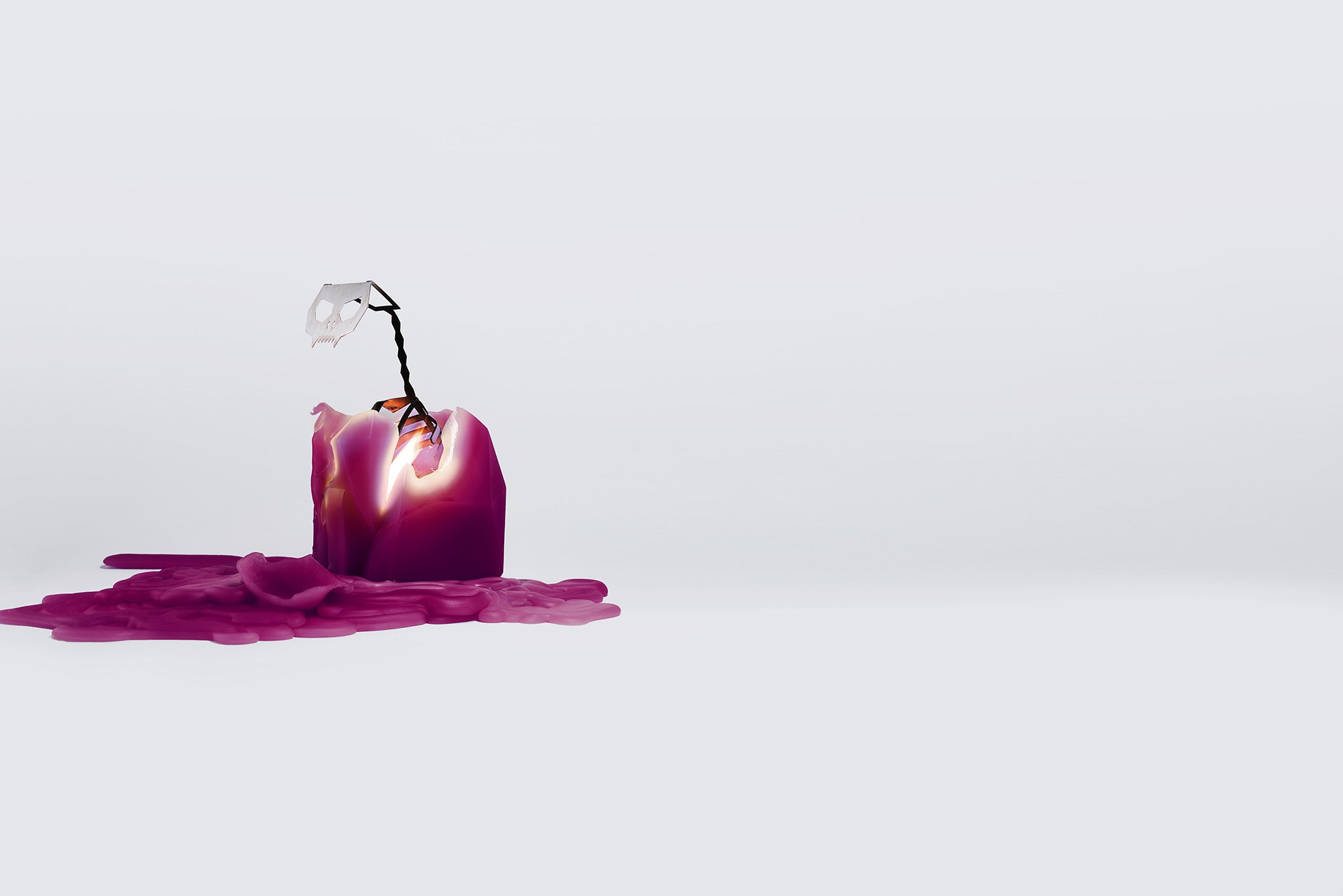 PyroPet Kisa Cat Candle - Burgundy