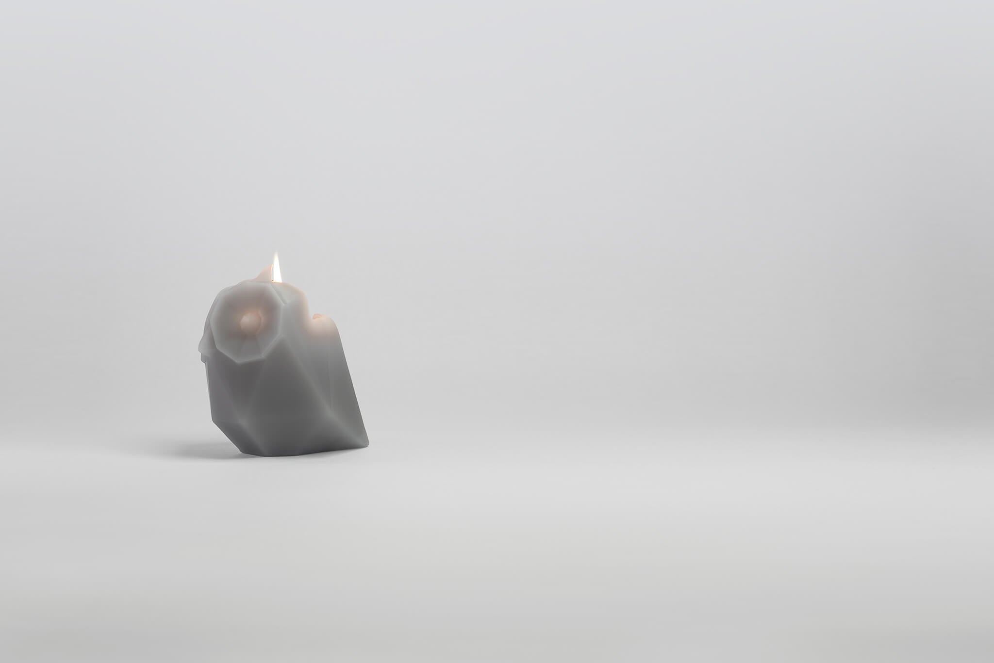 Melting grey owl shaped pyropet candle reveals a surprise after it is lit. Pefect gift for owl lovers. 